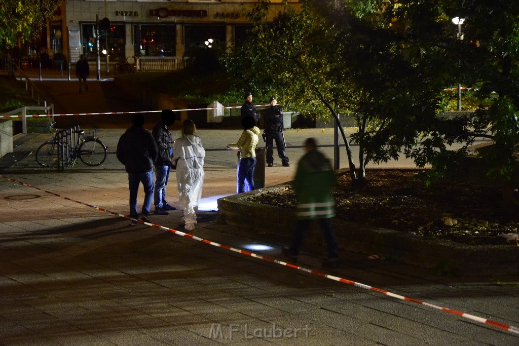 Einsatz BF Messerstecherei Koeln Neustadt Nord Eberplatz Platzmitte P054.JPG - Miklos Laubert